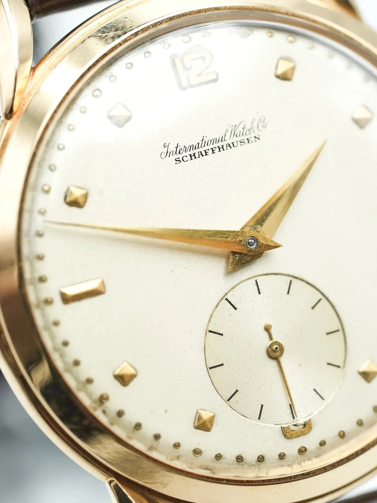 IWC - Calatrava Yellow Gold 18k Tear Drops Lugs - 1940s 