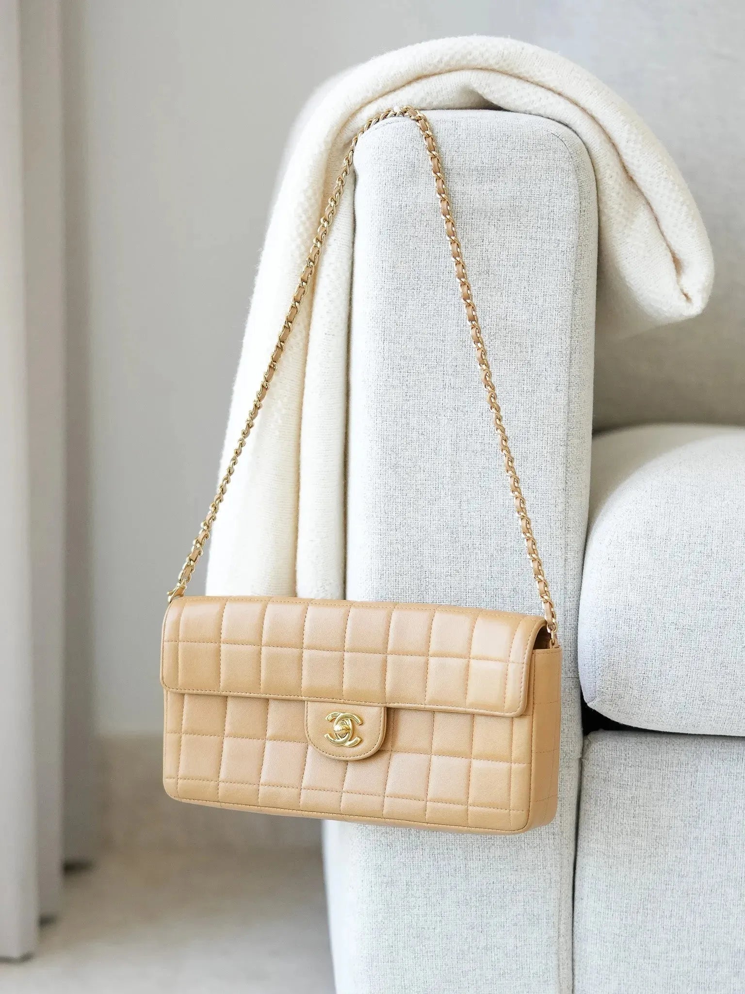 Chanel - Classic beige handbag 