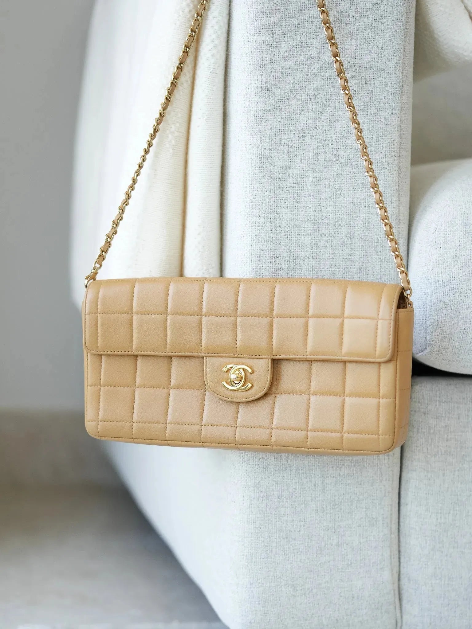 Chanel - Classic beige handbag 