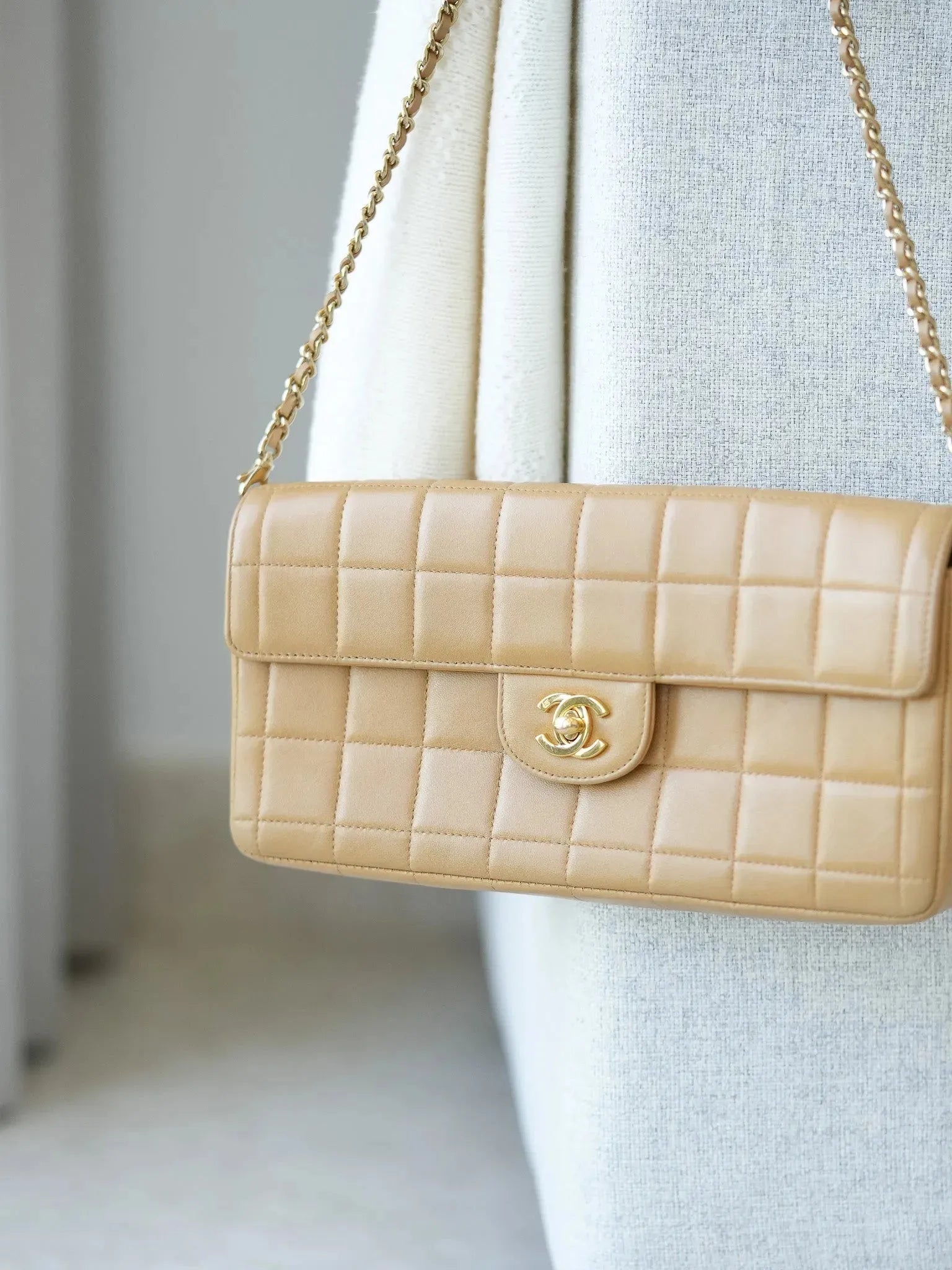 Chanel - Classic beige handbag 