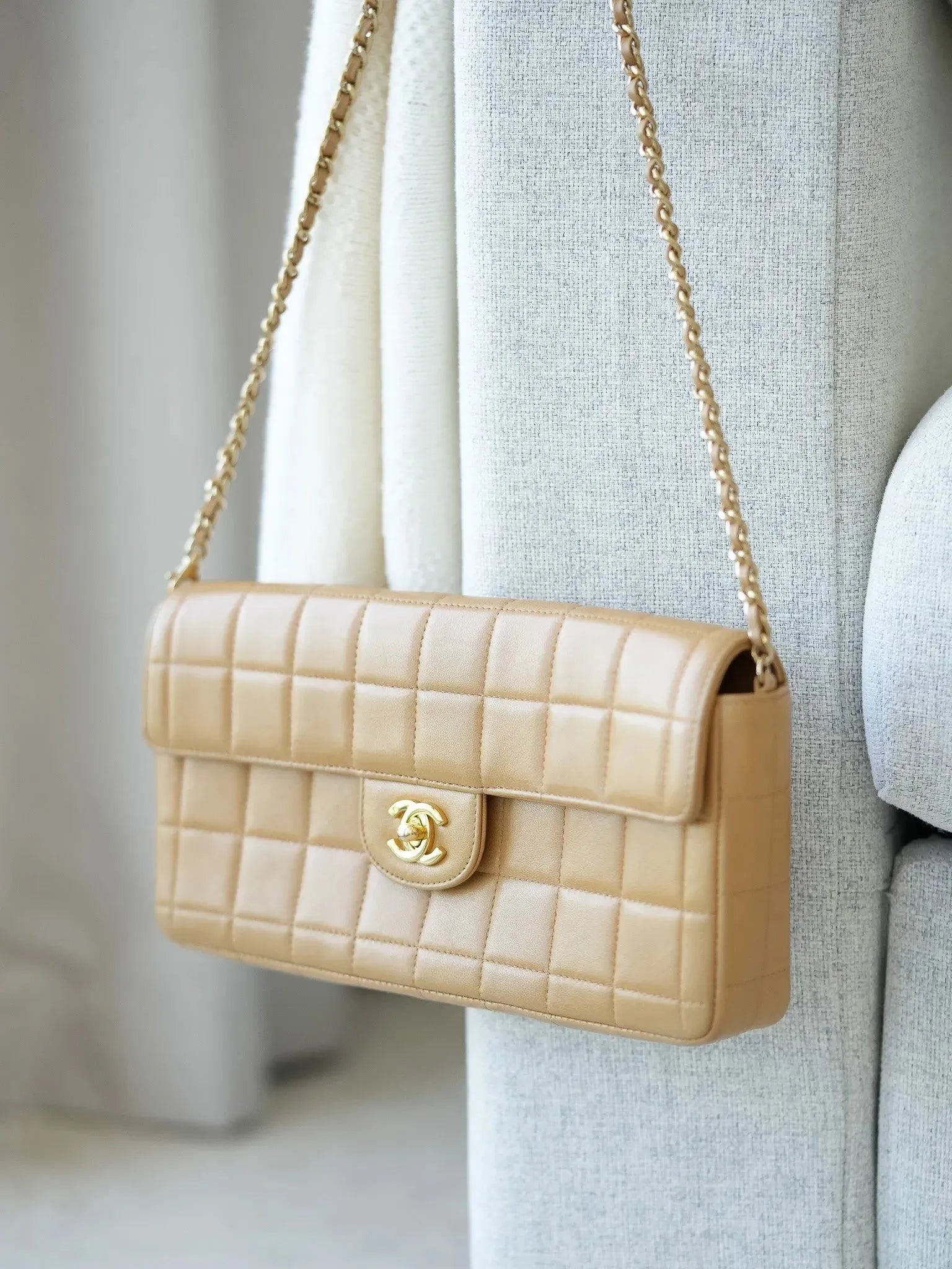 Chanel - Classic beige handbag 