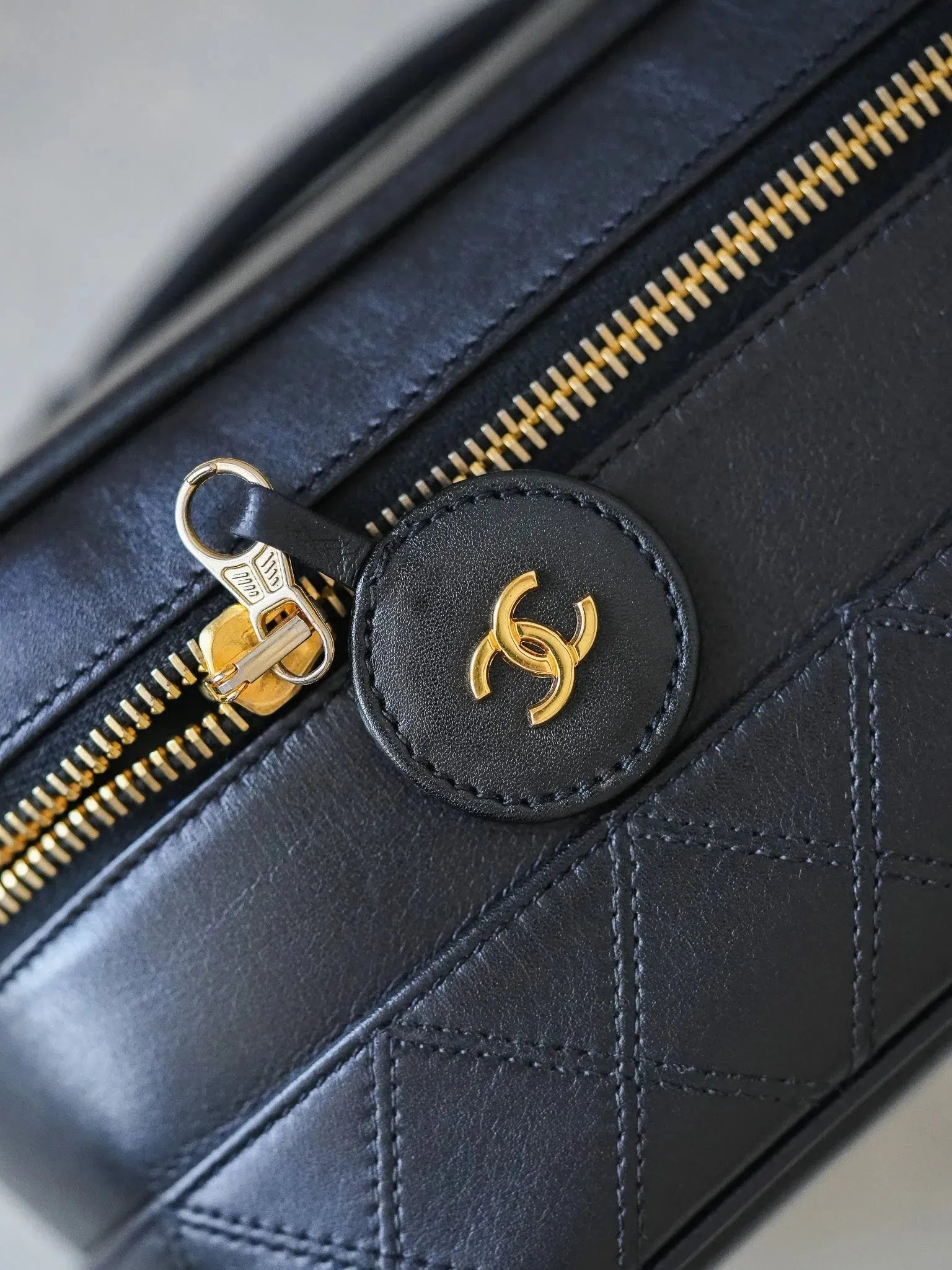 Chanel - Bolso Vanity Acolchado 