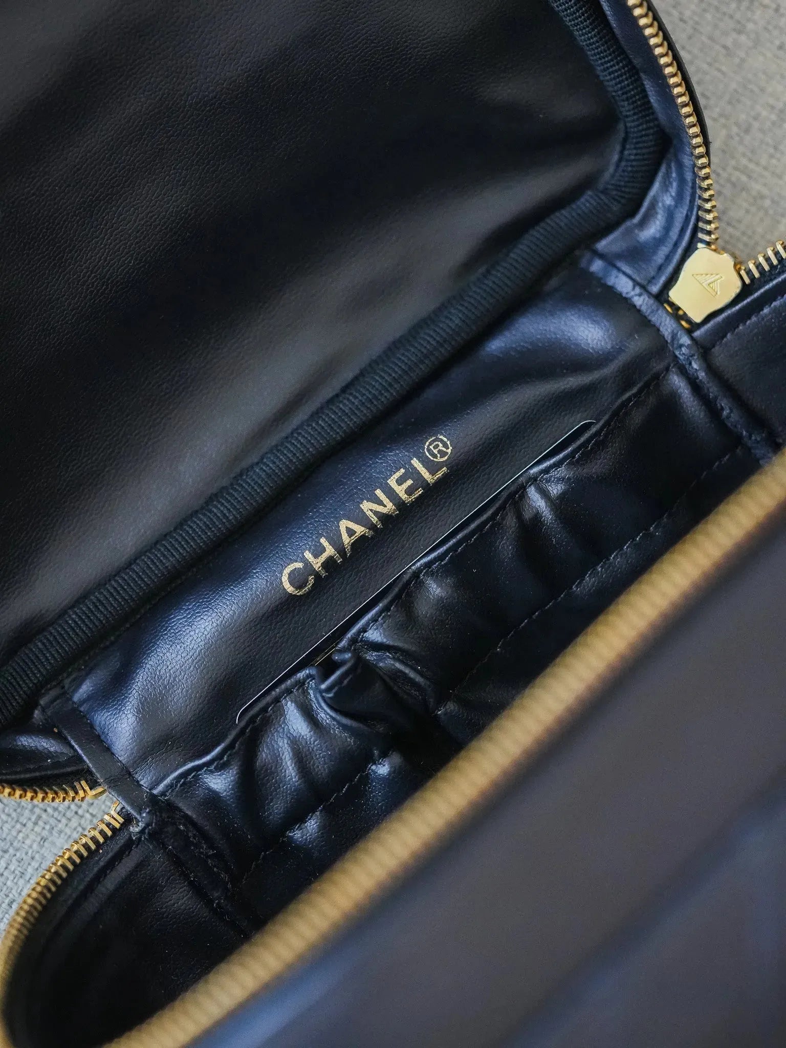 Chanel - Bolso Vanity Acolchado 