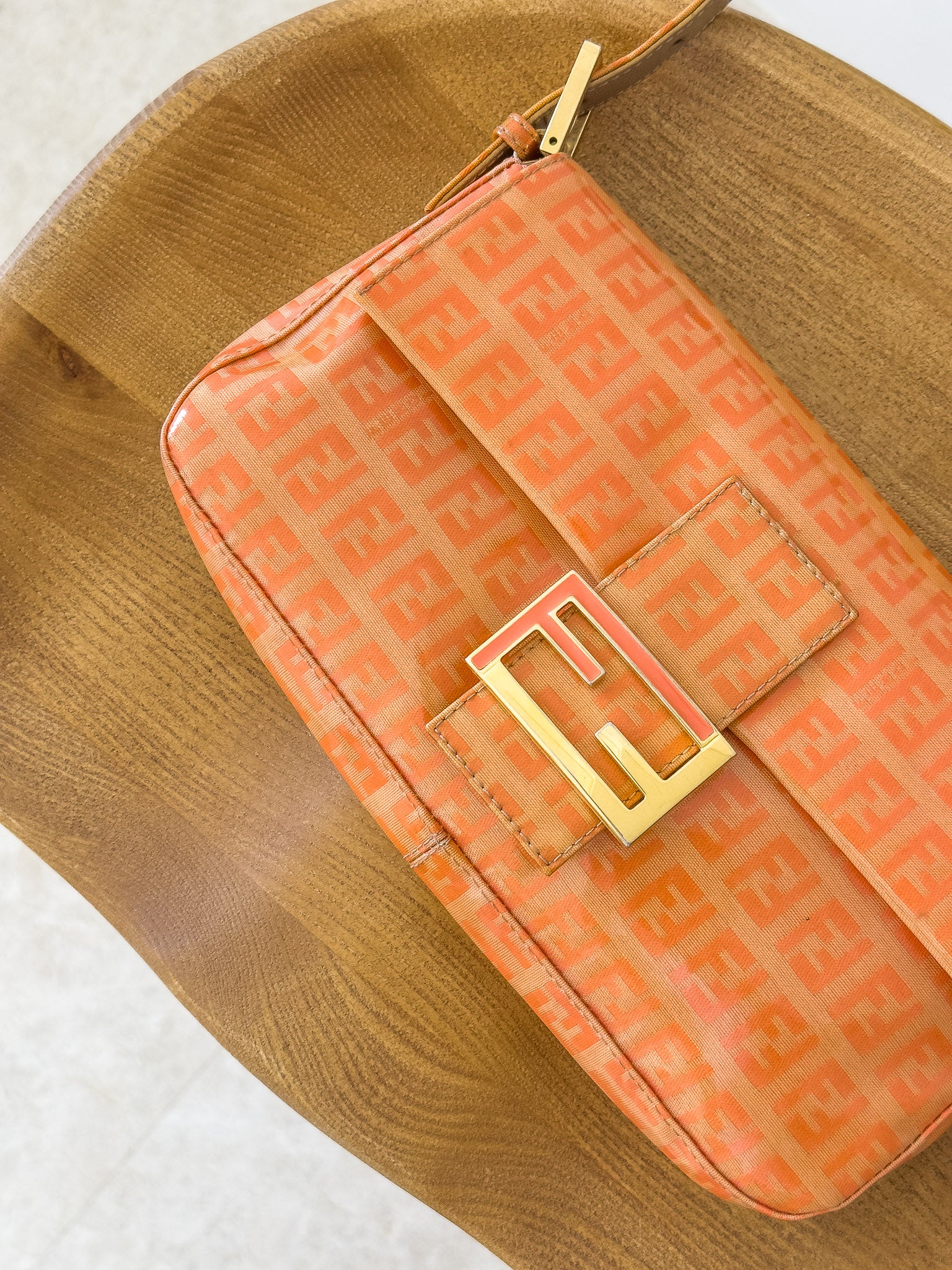 Fendi - Orange Baguette Handtasche