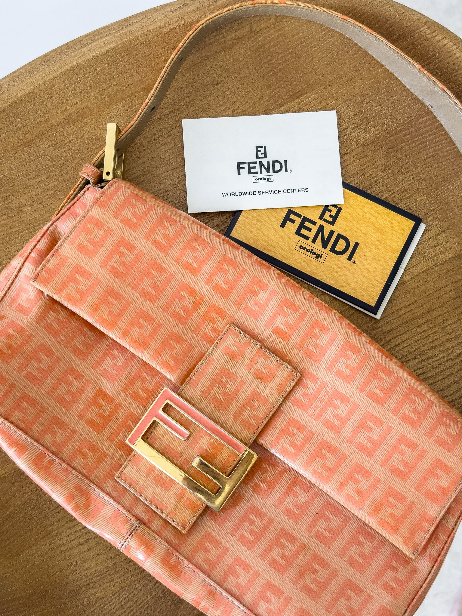 Fendi - Оранжевая сумка-багет