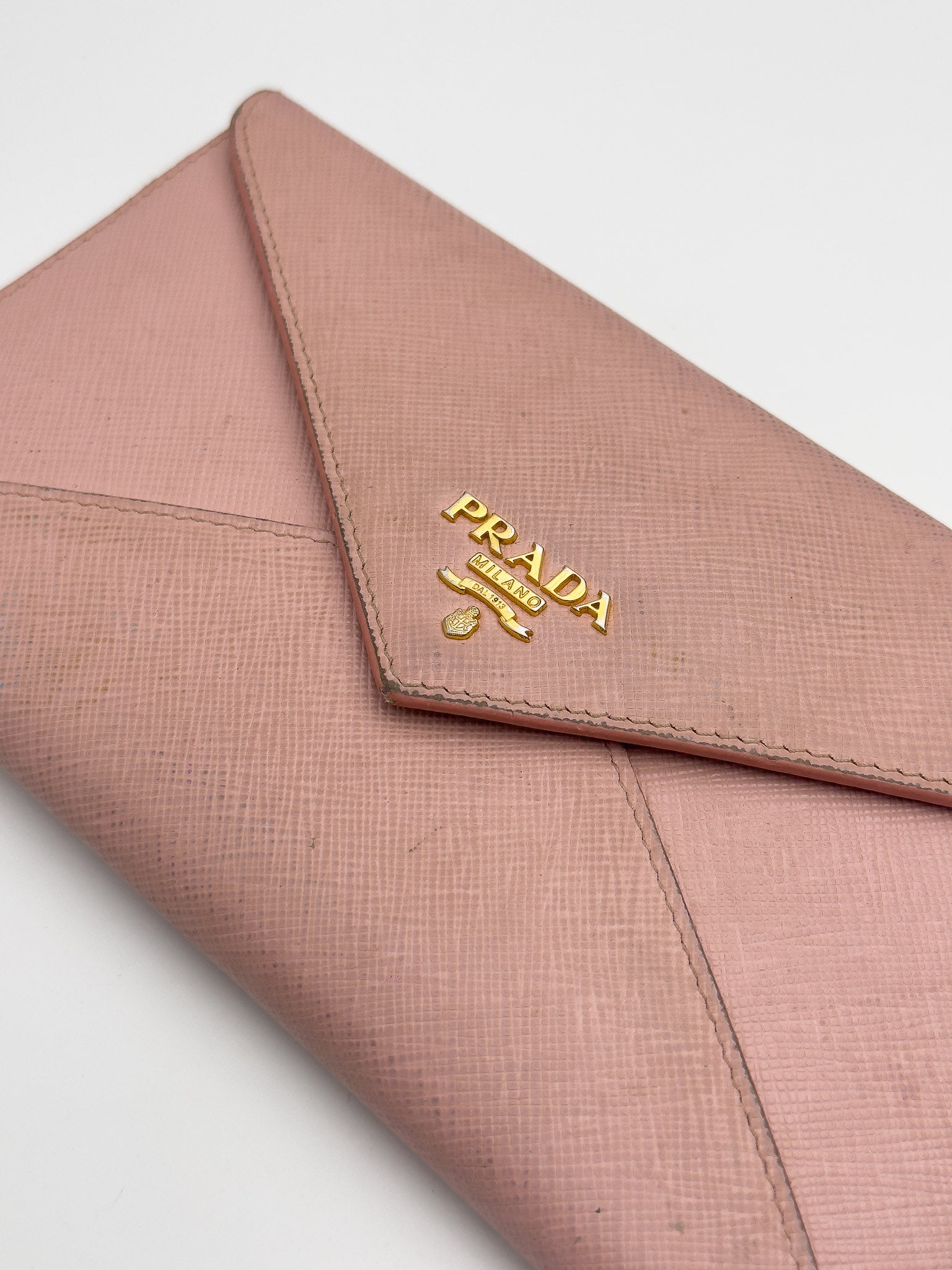 Prada - rosa Brieftasche mit goldenem Metall