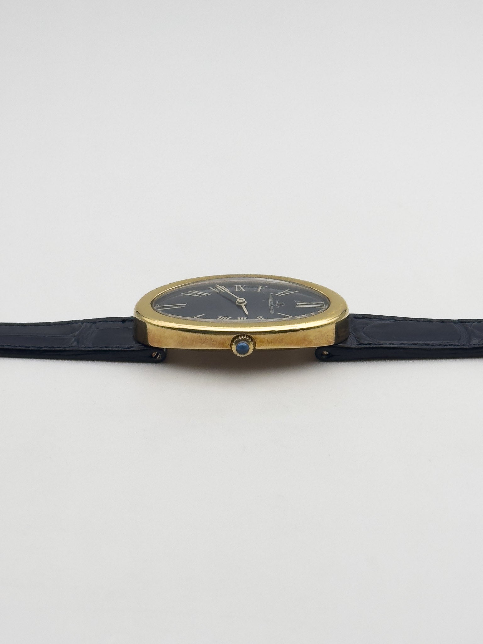 Jaeger-LeCoultre - 9113 Baignoire Or 18k Bleu tapissé - 1970s