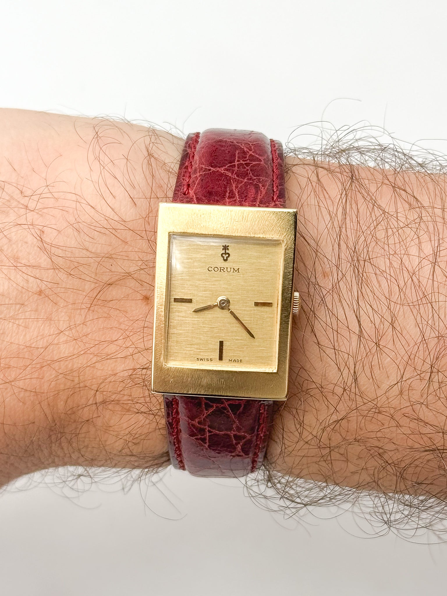 Corum - Tank Or Jaune 18k Cadran lin - 1970s