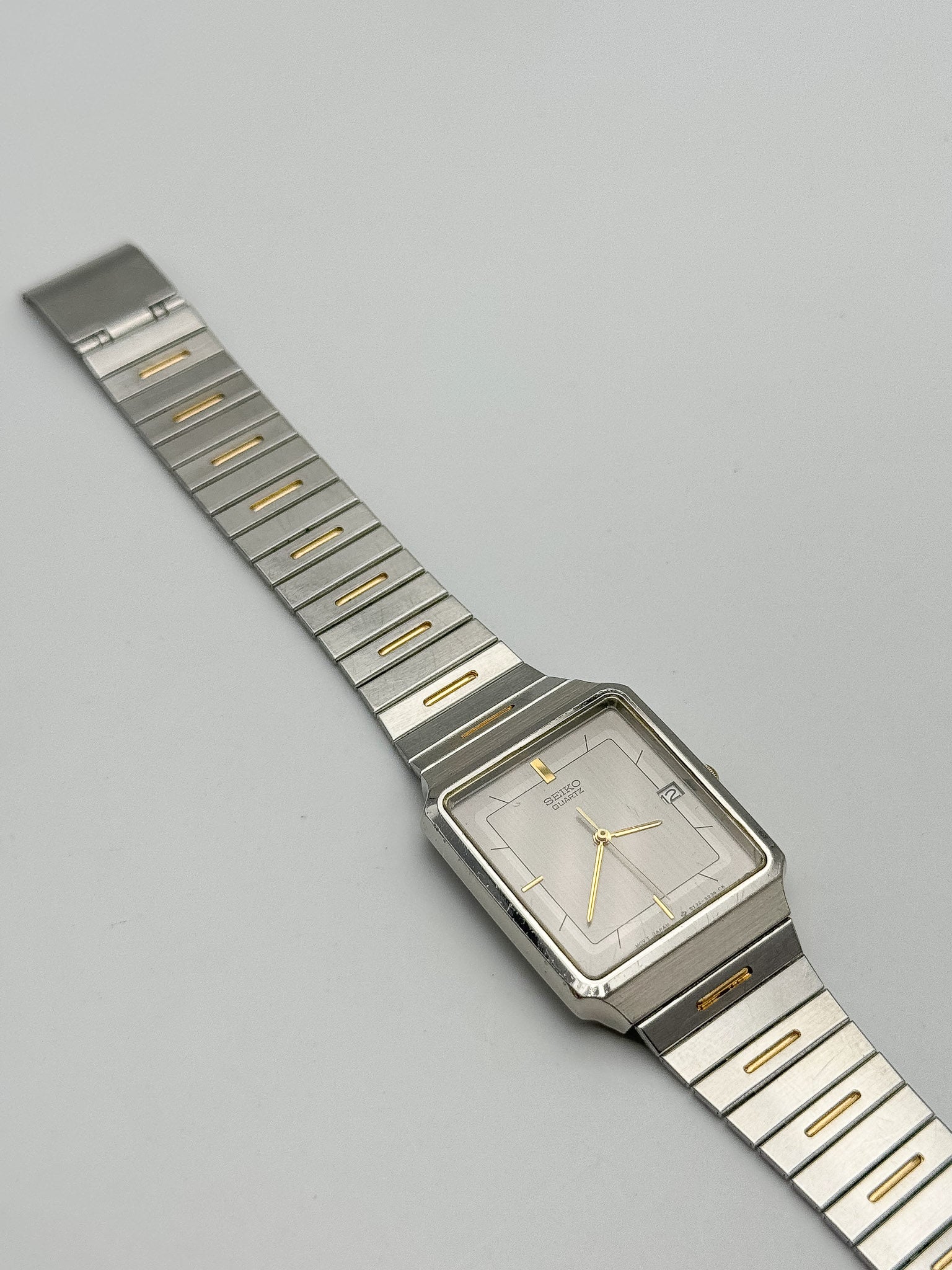 Seiko - 金色条纹钢一体式手链 - 1997 