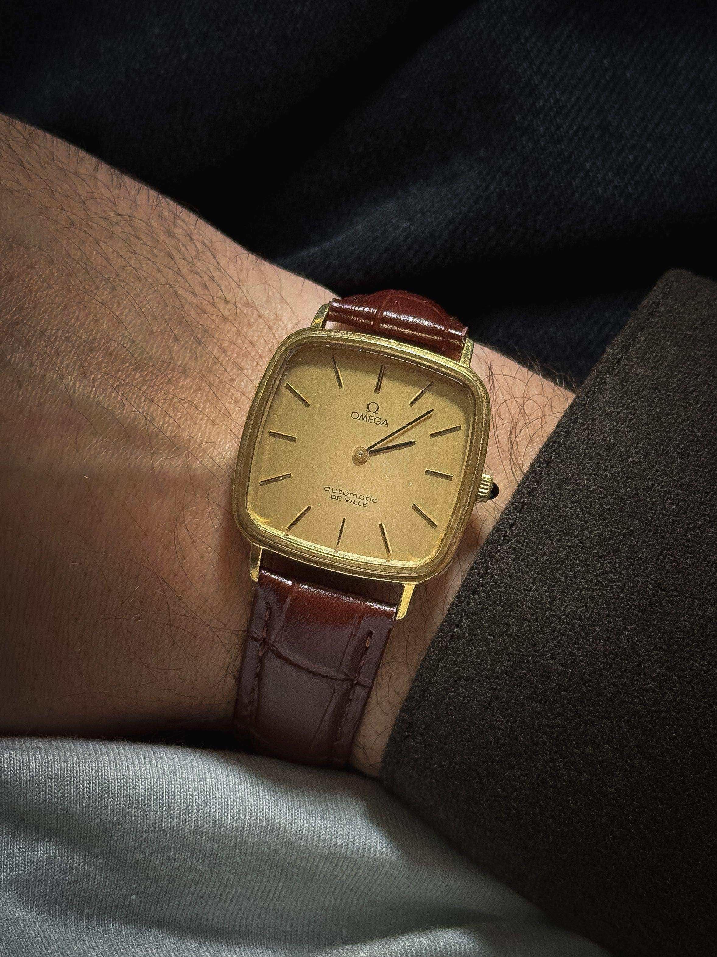 Omega - De Ville Square Gold Cabochon - 1973 - Atelier Victor