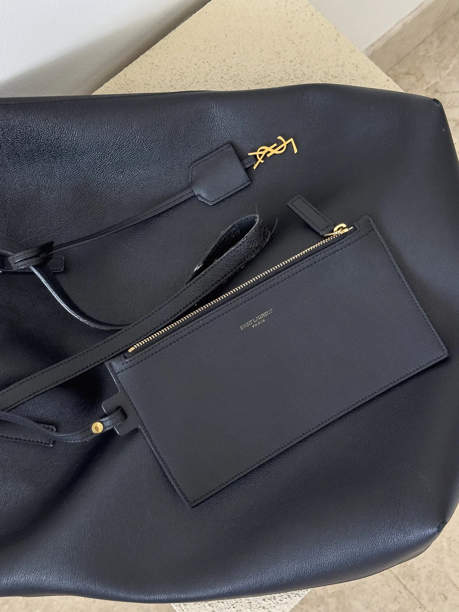 Saint Laurent - Cabas en cuir souple noir - Atelier Victor