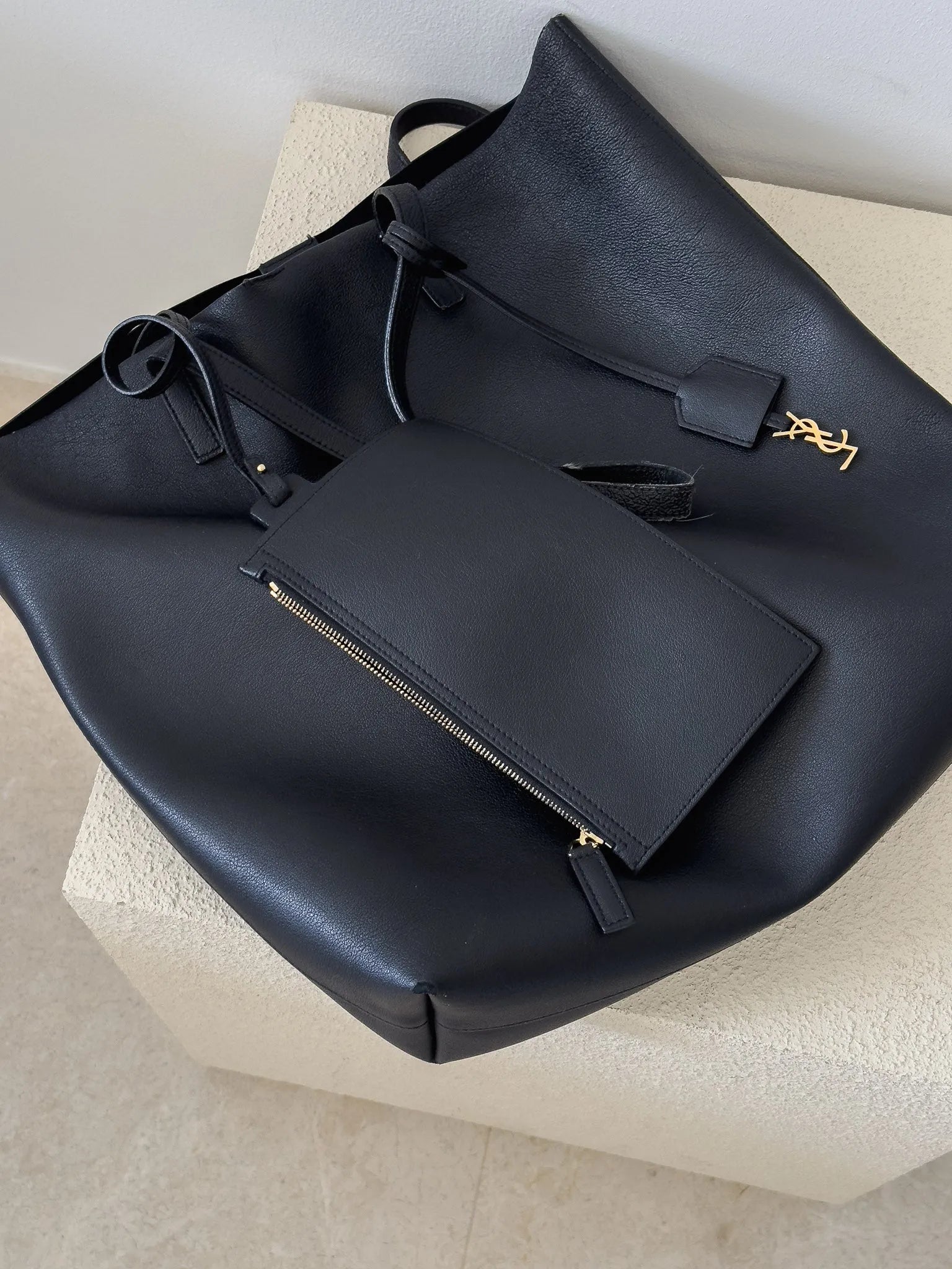 Saint Laurent - Cabas en cuir souple noir - Atelier Victor