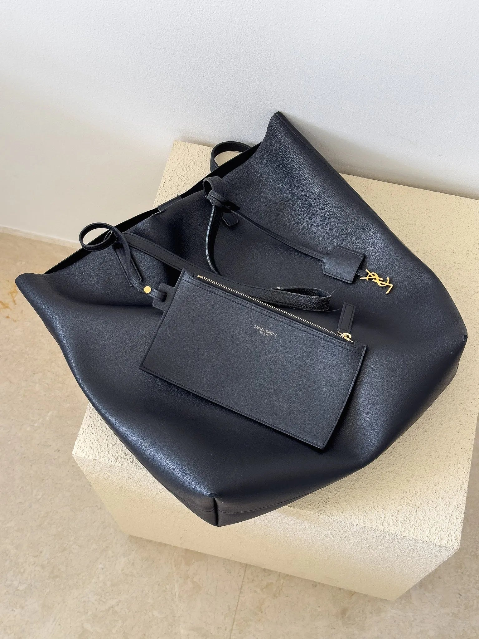 Saint Laurent - Cabas en cuir souple noir - Atelier Victor