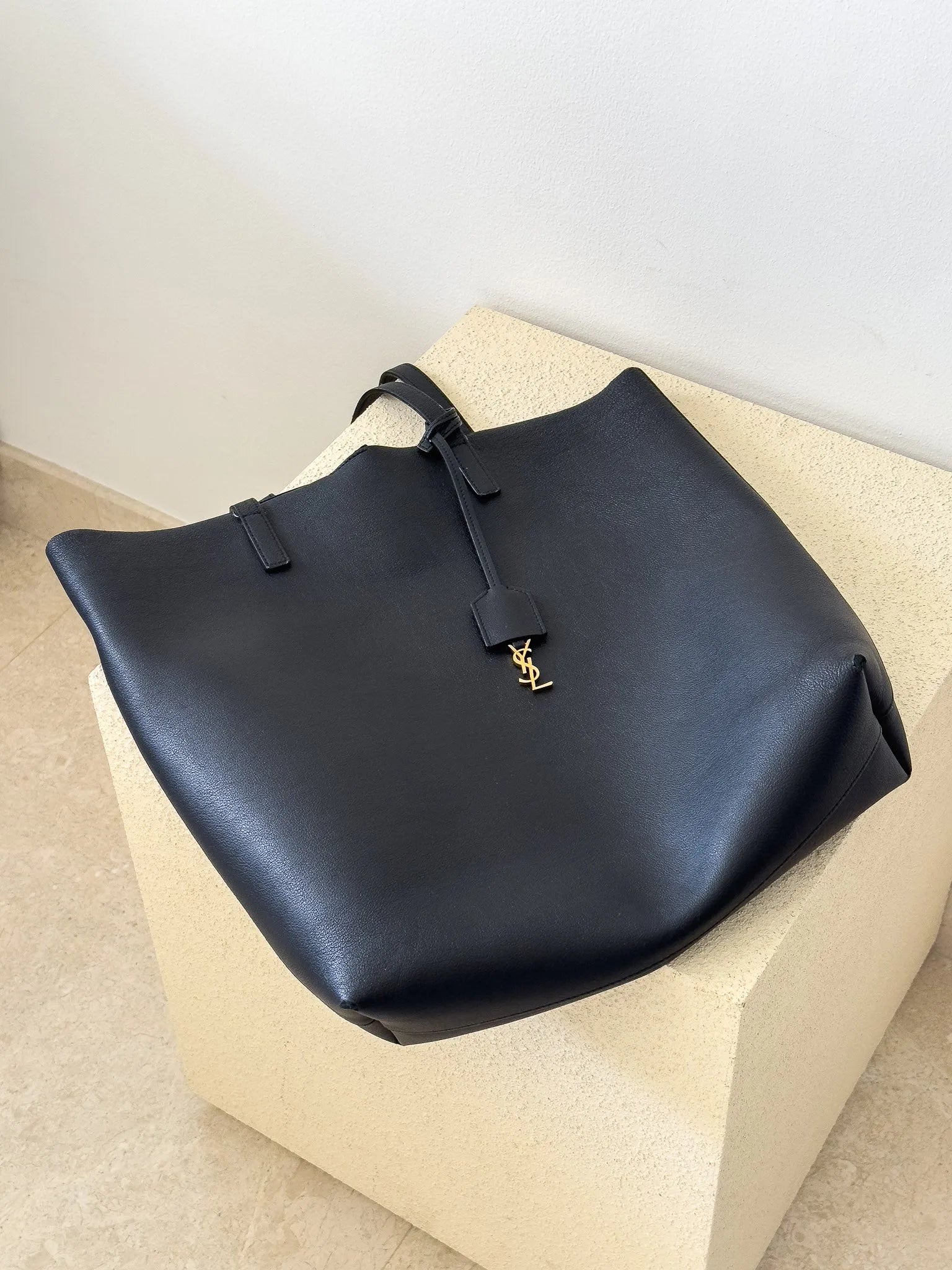 Saint Laurent - Cabas en cuir souple noir - Atelier Victor