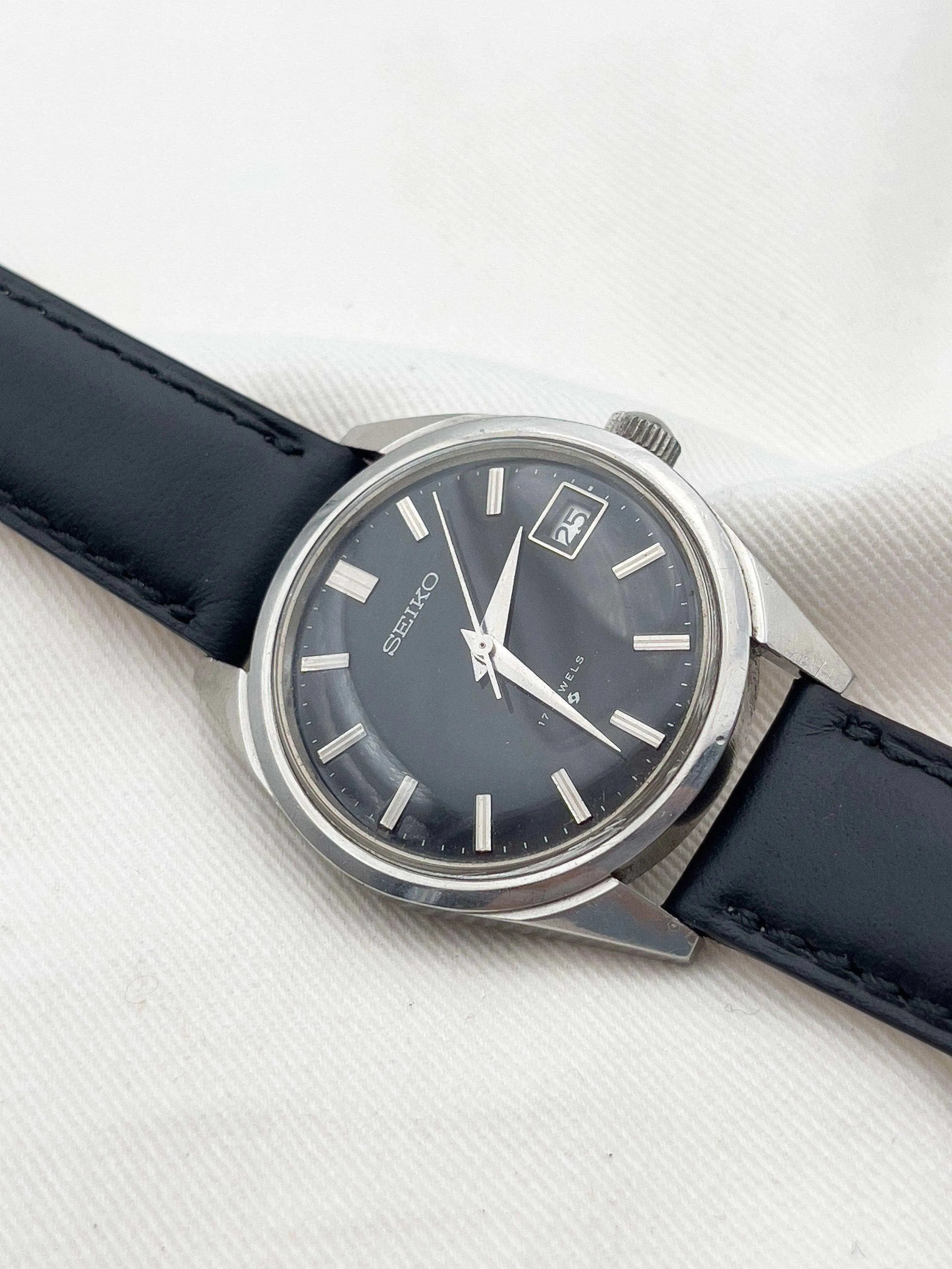 Seiko - Black Manual - 1975 - Atelier Victor